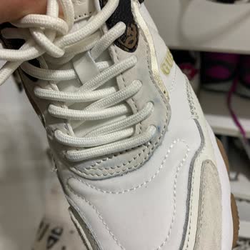 Guess Ayakkabıda Renk Değişimi Ve Yırtık Sorunu