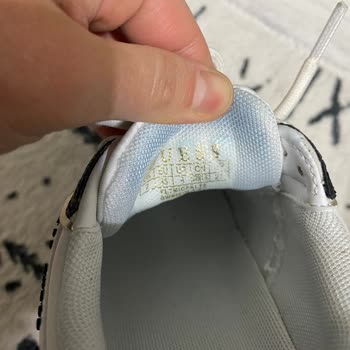 Guess Ayakkabıda Renk Değişimi Ve Yırtık Sorunu