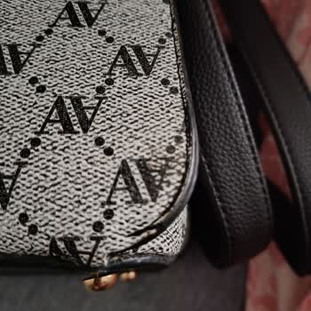 Armine Çanta Hayal Kırıklığı: Deformasyon Ve Ulaşılamayan Mağaza