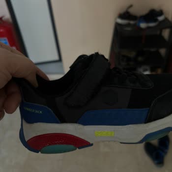 Kalitesiz Spor Ayakkabılar: Yerli Ürün Hayal Kırıklığı