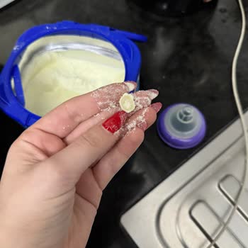 Bebek Mamasında Şok Edici Yabancı Madde!