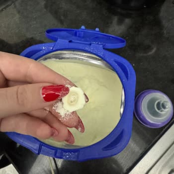 Bebek Mamasında Şok Edici Yabancı Madde!