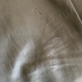 Parlak Kot Pantolonun Kalitesizliği Şaşırtıyor