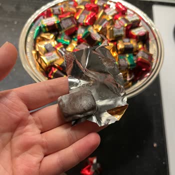 Öz Hicret Şekerleme Bayat Çikolata Deneyimi: Güven Sarsıcı Alışveriş