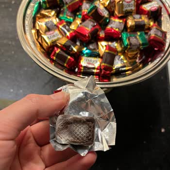 Öz Hicret Şekerleme Bayat Çikolata Deneyimi: Güven Sarsıcı Alışveriş