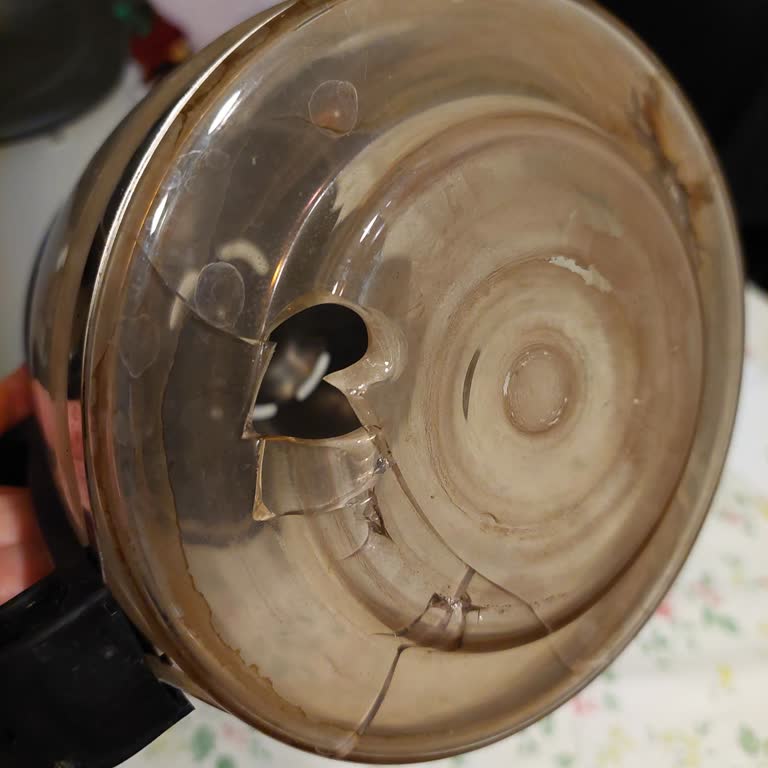 Kırılan Cam Demlik Ve Yetersiz Garanti Hizmeti