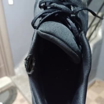 Adidas Ayakkabının Yan Tarafı Patladı