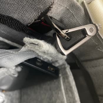 Yüksek Fiyatlı Çantanın Hızla Yırtılması