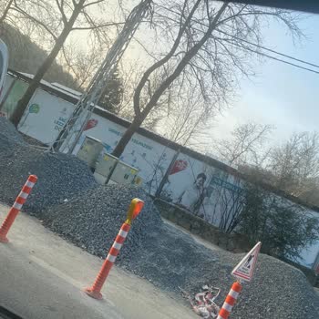 Kemerburgaz'da Bitmeyen Yol Çalışması Trafiği Çileye Dönüştürüyor