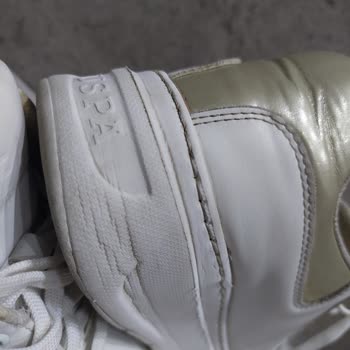 FLO Mağazasından Alınan Ürünün Hızla Yıpranması Ve Sıkması