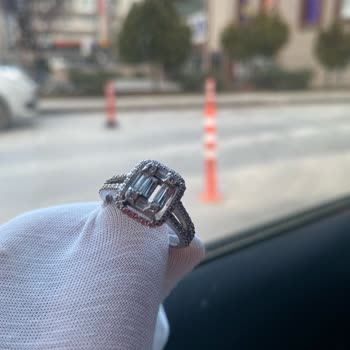 Baget Yüzüğün Taşı Düştü, Ücret Talep Edildi