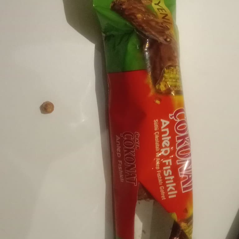 Çikolata İçinden Tahta Parçası Çıktı, Dişimi Kırıyordum!