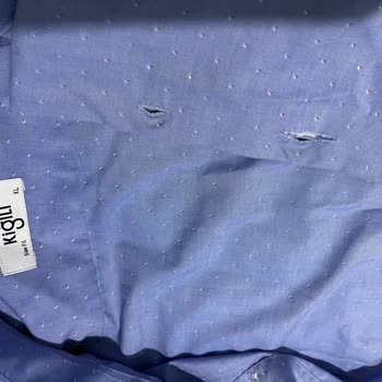 Kalitesiz Gömlek Ve İlgisiz Mağaza Çalışanları