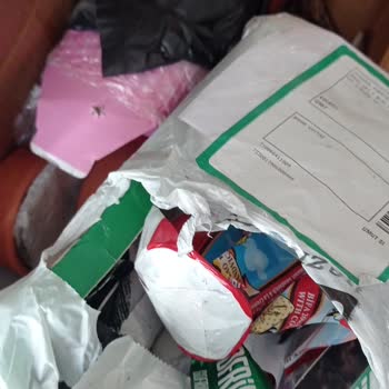 PTT Kargo İle Gelen Üründe Çöpler Çıktı