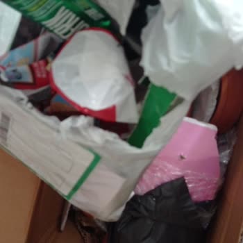 PTT Kargo İle Gelen Üründe Çöpler Çıktı