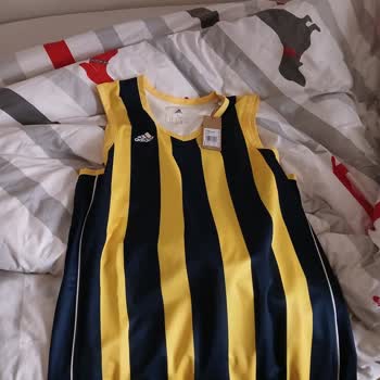 Adidas'tan Beklenmeyen Kalitesiz Fenerbahçe Forması Hayal Kırıklığı