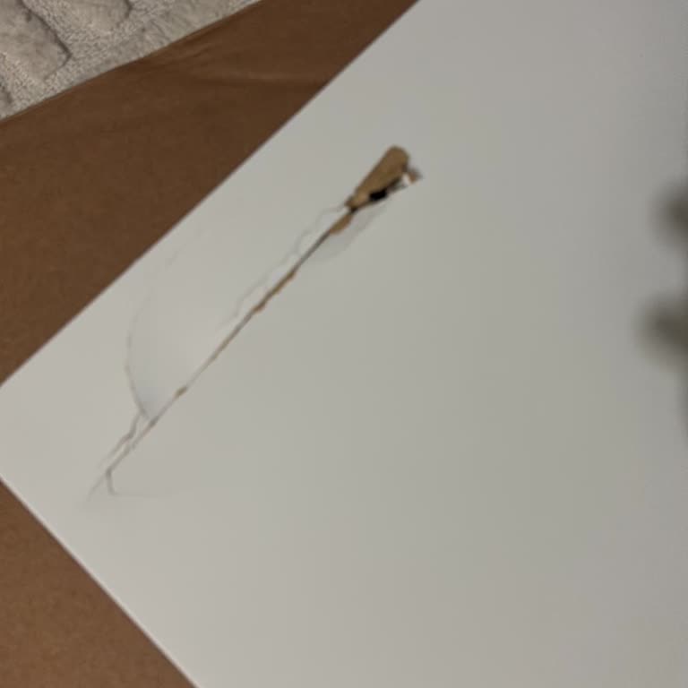 Kırık Masa Ve İlgisiz Müşteri Hizmetleri