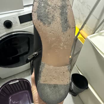 Greyder Yeni Aldığım Çizmenin Tabanı Eski Çıktı