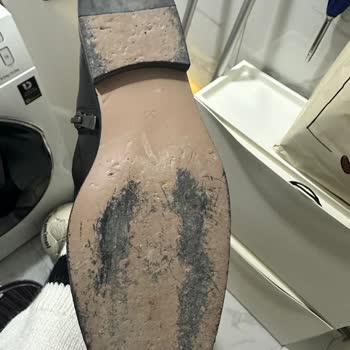 Greyder Yeni Aldığım Çizmenin Tabanı Eski Çıktı