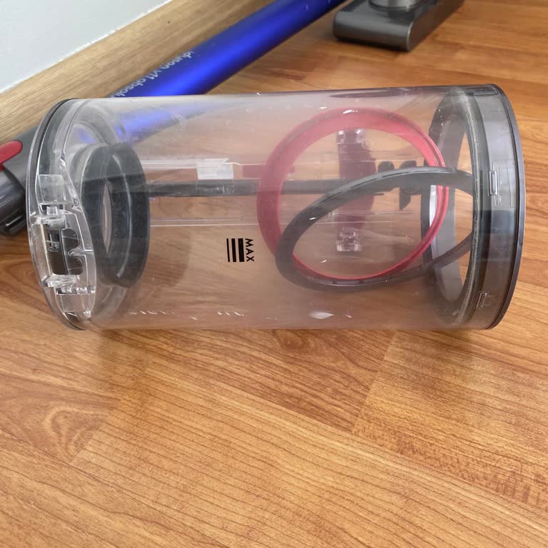 Dyson Süpürge Haznesi Ve Lastik Sorunu