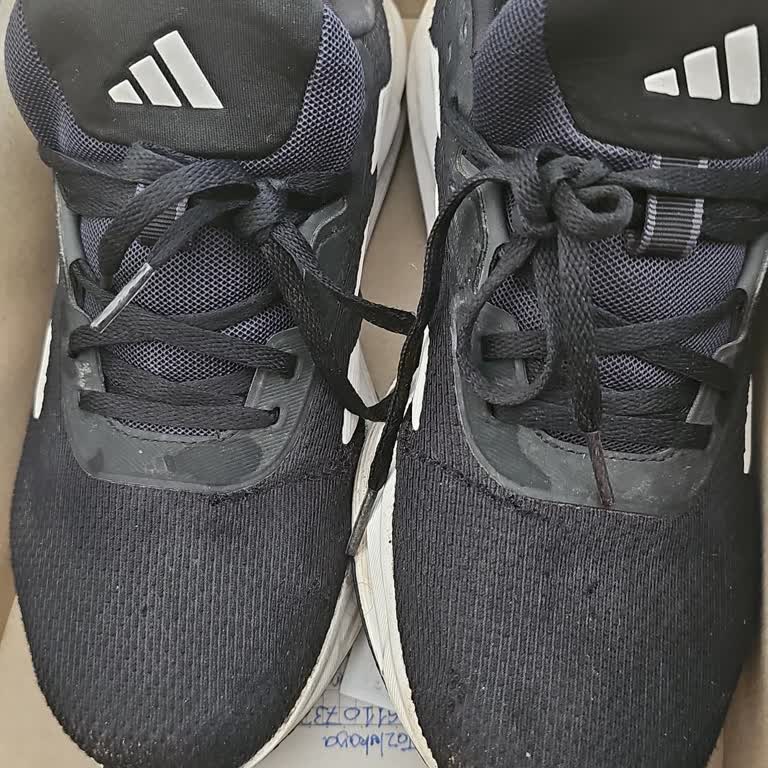 Adidas Ayakkabıda Kendiliğinden Açılma Sorunu