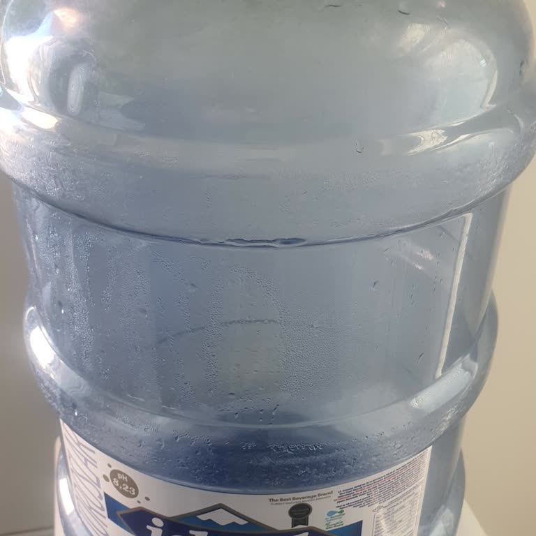 İdeal Su Ramazan Gününde Yeşillenmiş Damacana Ve Kaba Üslup Sorunu