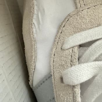 Adidas Ayakkabı Kalitesizliği Ve Mağaza İlgisizliği