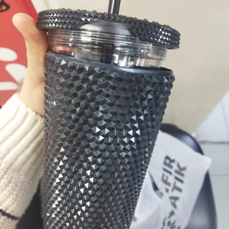 Cadde AVM'de Kaba Personel Ve Haksız Ücret Talebi