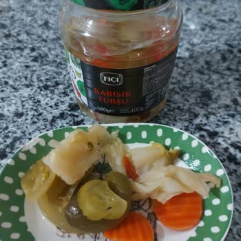 BİM Turşusunda Böcek Skandalı