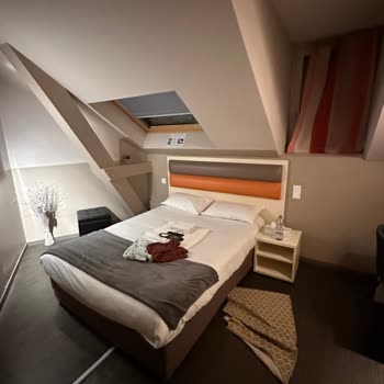 Booking.com Gave Me the Wrong Room – Smaller, No Windows, and No Help!