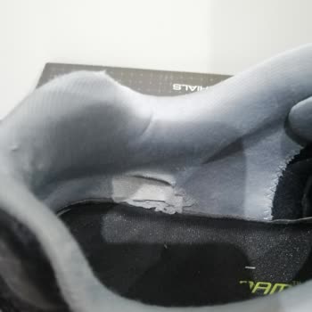 Skechers Shoes Ripped in 2 Months – No Support from Customer Service