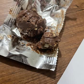 A101 Hijyen Sorunu: Patlak Ve Isırılmış Çikolata