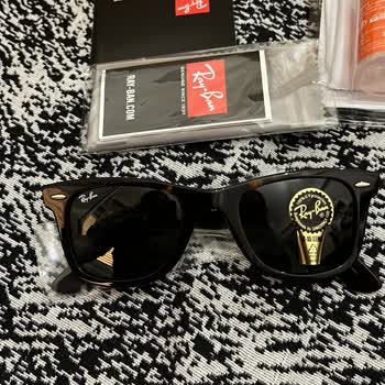 Rayban Gözlüğümün Parlaklığı Neden Kayboldu?