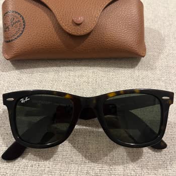Rayban Gözlüğümün Parlaklığı Neden Kayboldu?