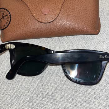 Rayban Gözlüğümün Parlaklığı Neden Kayboldu?