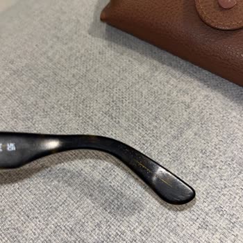 Rayban Gözlüğümün Parlaklığı Neden Kayboldu?