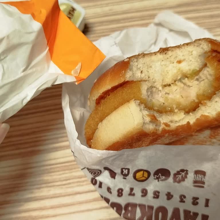 Burger'de Tavuk Tırnağı Şoku!