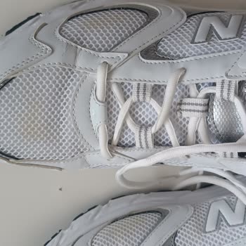 New Balance Shoes Turned Yellow in Under a Year – Poor Quality for the Price