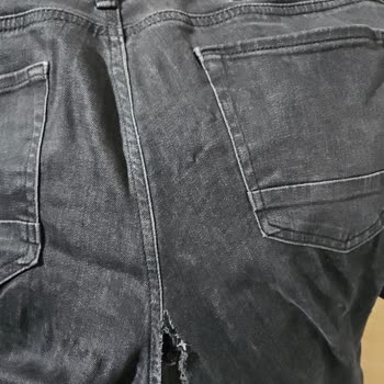 Mavi Pantolonların Dayanıklılığına Güvenemiyorum