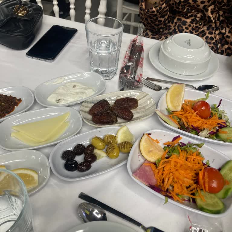 Sağıroğlu Restoran'da Rezervasyon Ve Hizmet Fiyaskosu