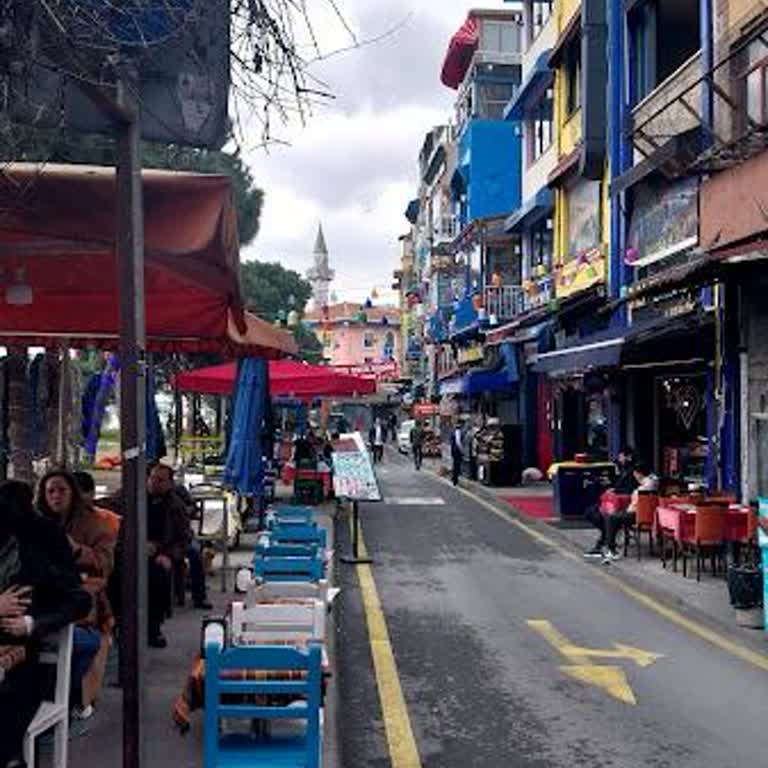 Kaldırımlar İşgal Altında: Yayalar İçin Güvenlik Tehlikesi