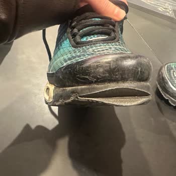 Nike Ayakkabımın Yırtılması Ve Olumsuz Değişim Talebi