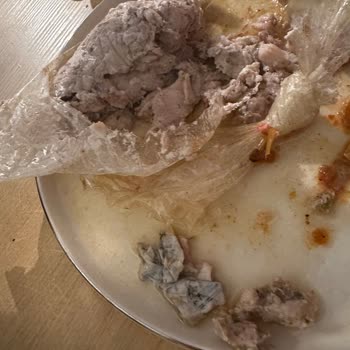 Yemekte Barkod Şoku: Tavuktan Çıkan Plastik!