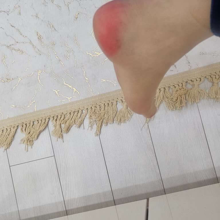 Derimod Botlar Ayakları Boyuyor ve Hayal Kırıklığına Uğratıyor