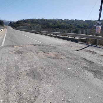 Urla Ovacık Köprüsü'ndeki Tehlikeli Yol Bozuklukları