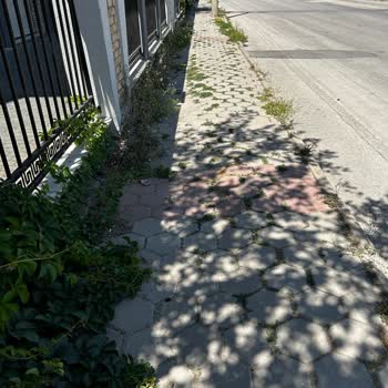 Tepebaşı'nda Güvensiz Kaldırımlar Ve Sürekli Su Kesintileri