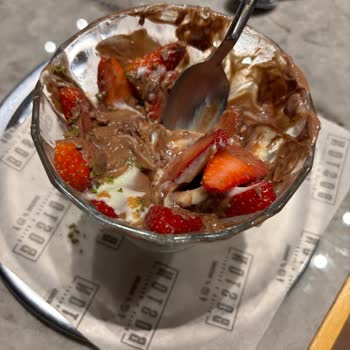 Denizli Çamlık Şubesinde Hayal Kırıklığı: Bayat Tatlı Ve İlgisiz Personel