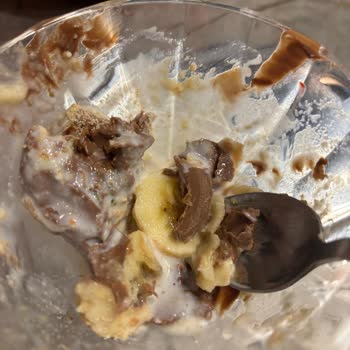 Denizli Çamlık Şubesinde Hayal Kırıklığı: Bayat Tatlı Ve İlgisiz Personel