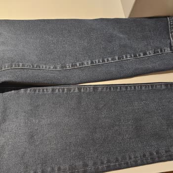 Defolu Kot Pantolon Hediye Mahcubiyeti