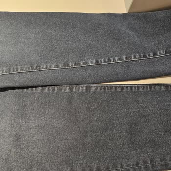 Defolu Kot Pantolon Hediye Mahcubiyeti